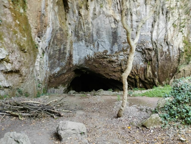 Montée jusqu'à la grotte d'Anjeau - Saint-Laurent-le-Minier