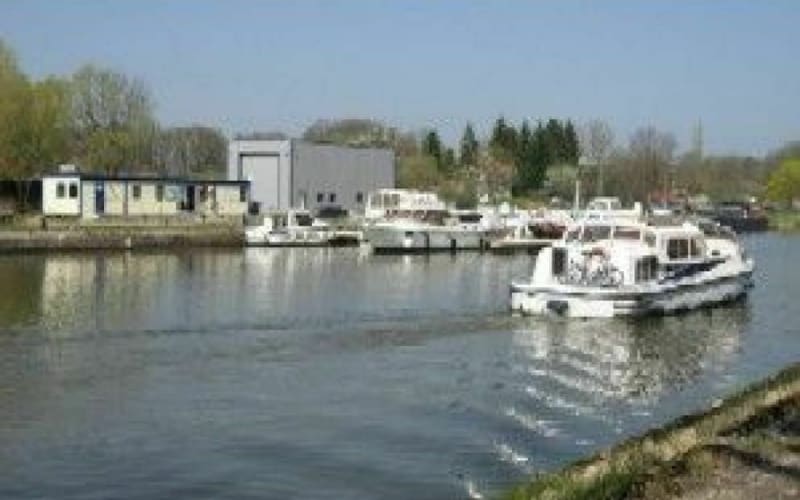 Port de HOUILLON - Languimberg