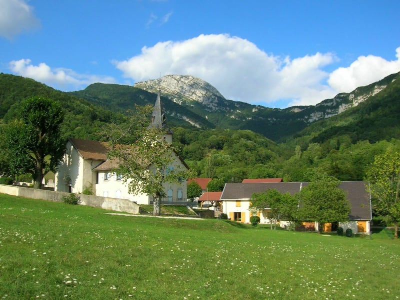 Boucle Cuchet, monastère de Chalais et cheminée du Mont St Martin - Mont-Saint-Martin