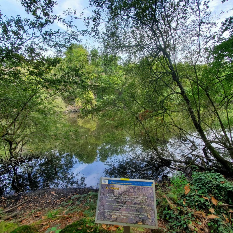 Le chemin des Ardoisières près de l'étang de Saint-Blaise - Segré-en-Anjou Bleu