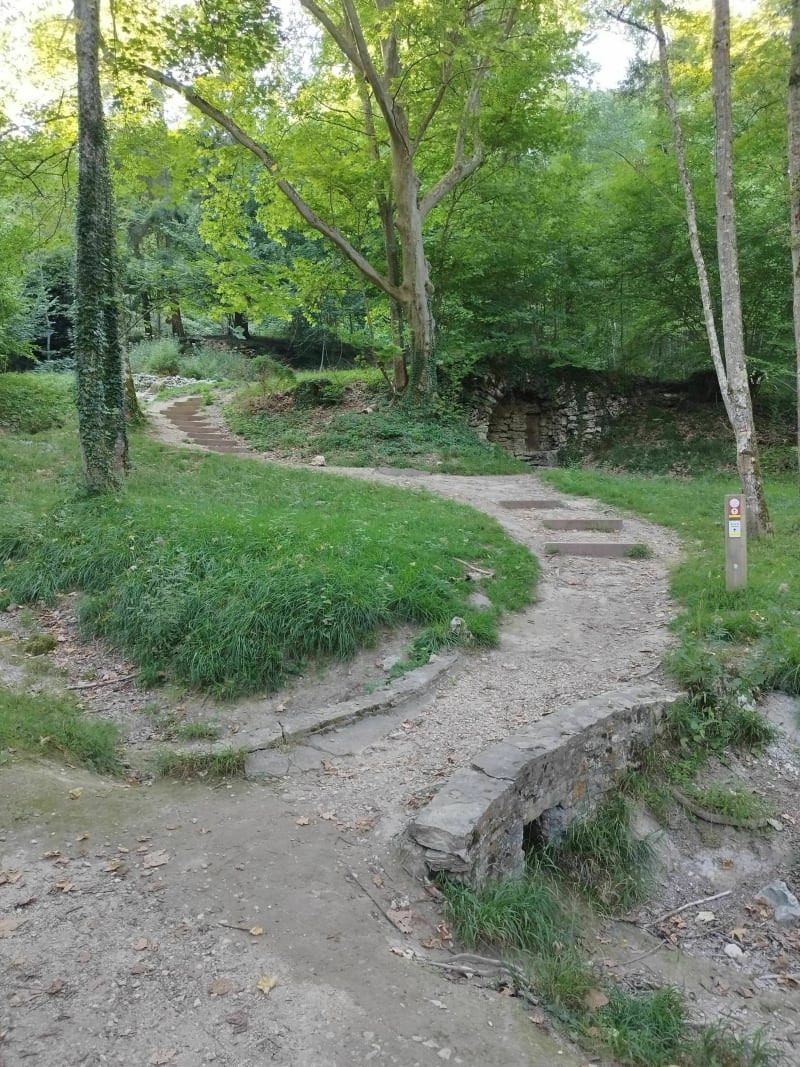 Sentier de la Fontaine de Jouvenceet de la Grenouille Rousse - Étaules