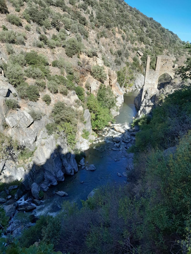 Belle balade dans les Gorges de la Guillera le long du canal - Rodes