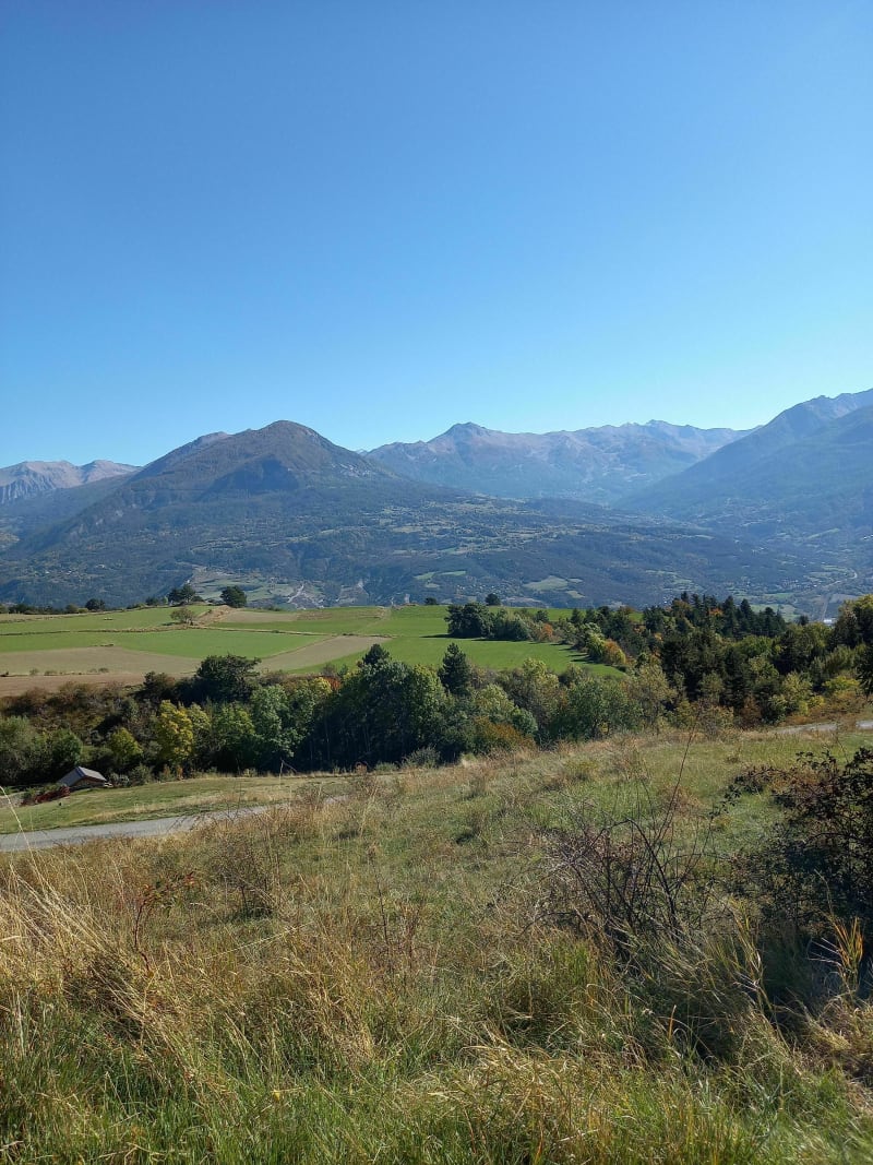 Belle randonnée depuis Embrun, par Chalvet et la forêt de Montguillaume - Embrun