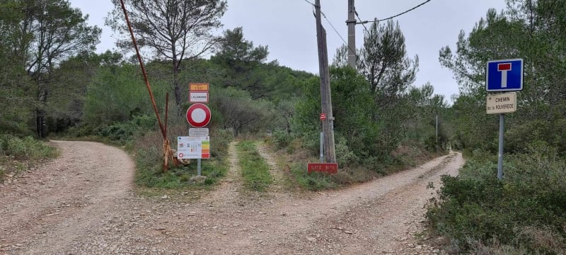 Au pied des barres de Cuers par l'Allamande - Cuers