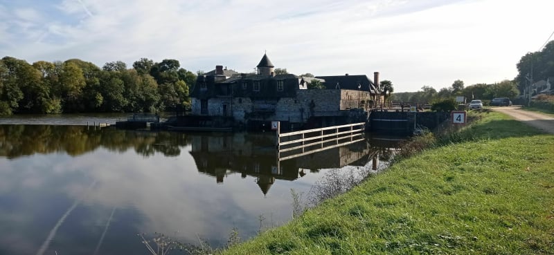 La Mayenne de Feneu à Montreuil sur Maine par Gretz-Neuville - Feneu