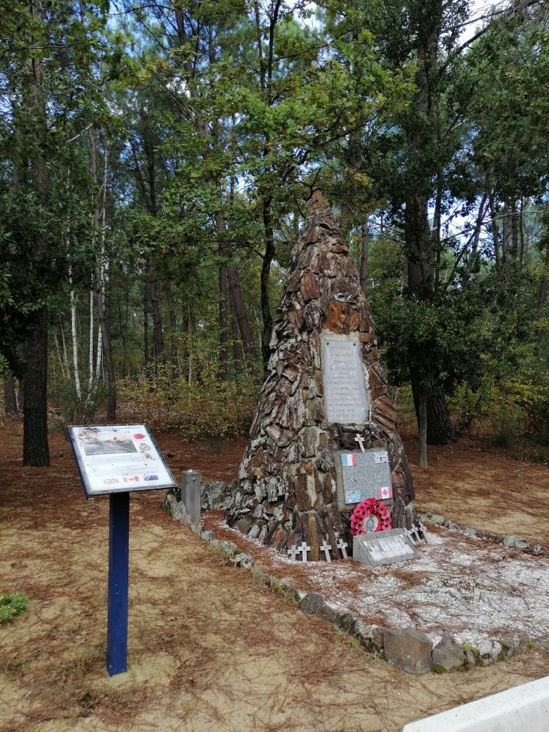 Monument Des Alliés, par les Luères à vélo - Moncé-en-Belin