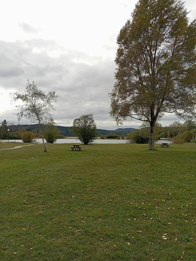 Rive gauche du Lac Saint-Point par Labergement - Montperreux