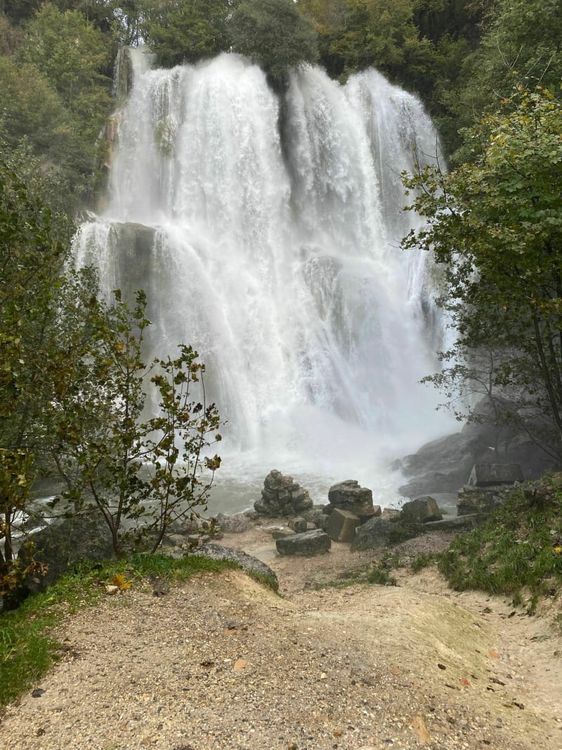 Randonnée à côté de la cascade de Glandieu - Groslée-Saint-Benoit