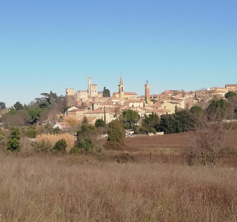 Pouzilhac autour du village et du château par les vignes - Pouzilhac
