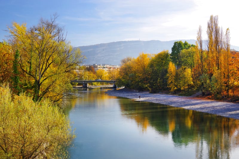 De part et d'autre de la frontière depuis Annemasse - Annemasse