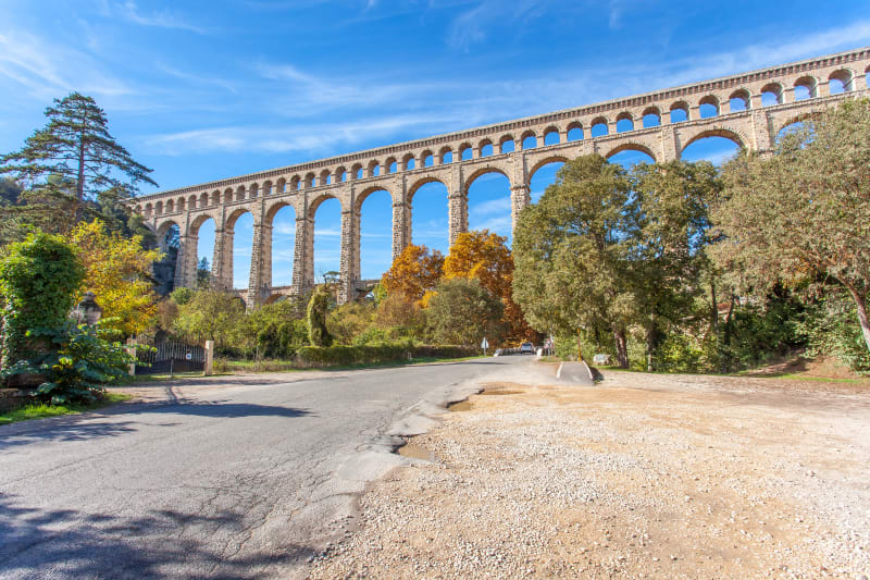 Voir l'aqueduc de Roquefavour depuis Aix en Provence - Aix-en-Provence