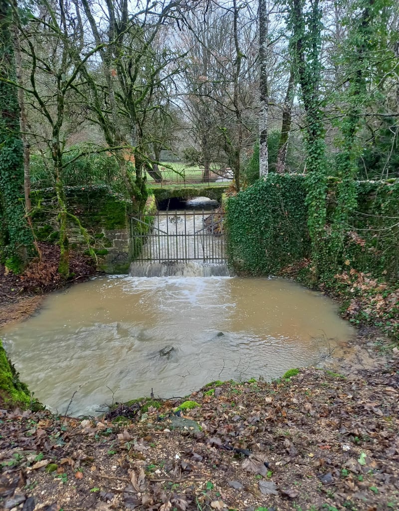 Chemin du crédit agricole à Barbirey sur Ouche - Barbirey-sur-Ouche