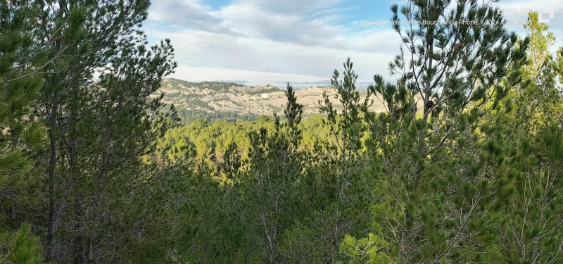 Mouriès et Le Castellas par le stade - Mouriès