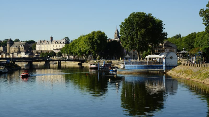 Suivre les berges de la Mayenne à Laval - Laval