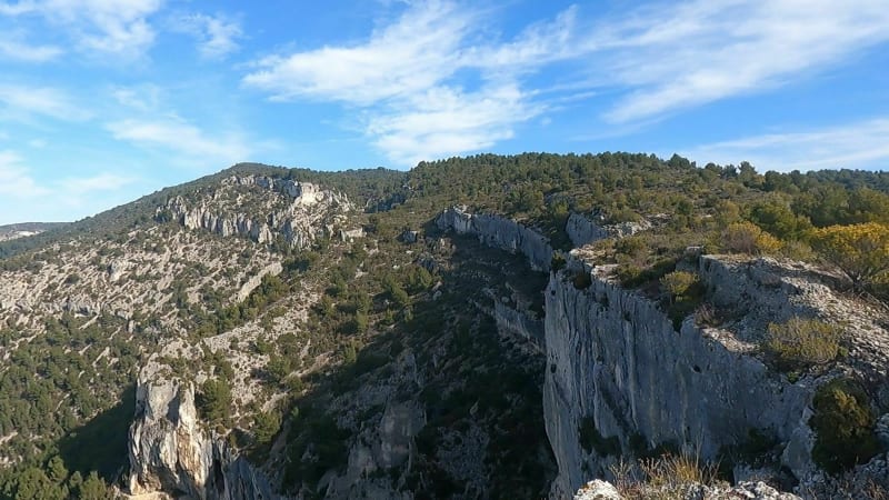 Les crêtes de Fontaine de Vaucluse et ses joyaux - Fontaine-de-Vaucluse