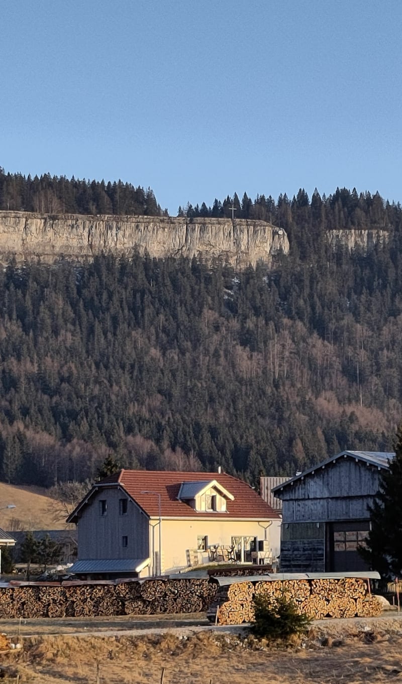 Roche Champion depuis Chapelle des Bois - Chapelle-des-Bois
