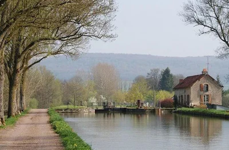 Plombière par canal et lac kir - Dijon
