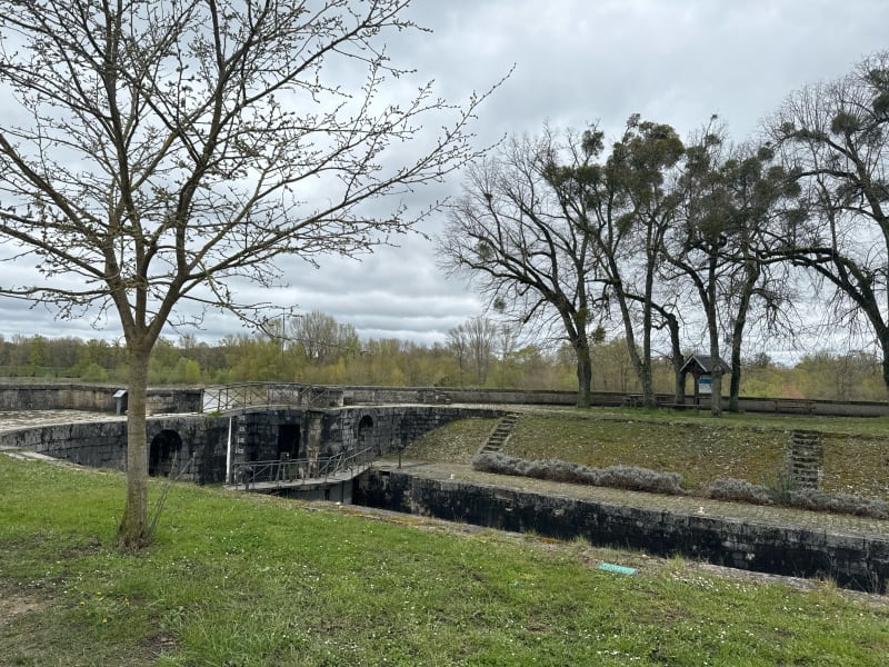 Le relais de Mantelot, par le Port de Châtillon - Châtillon-sur-Loire