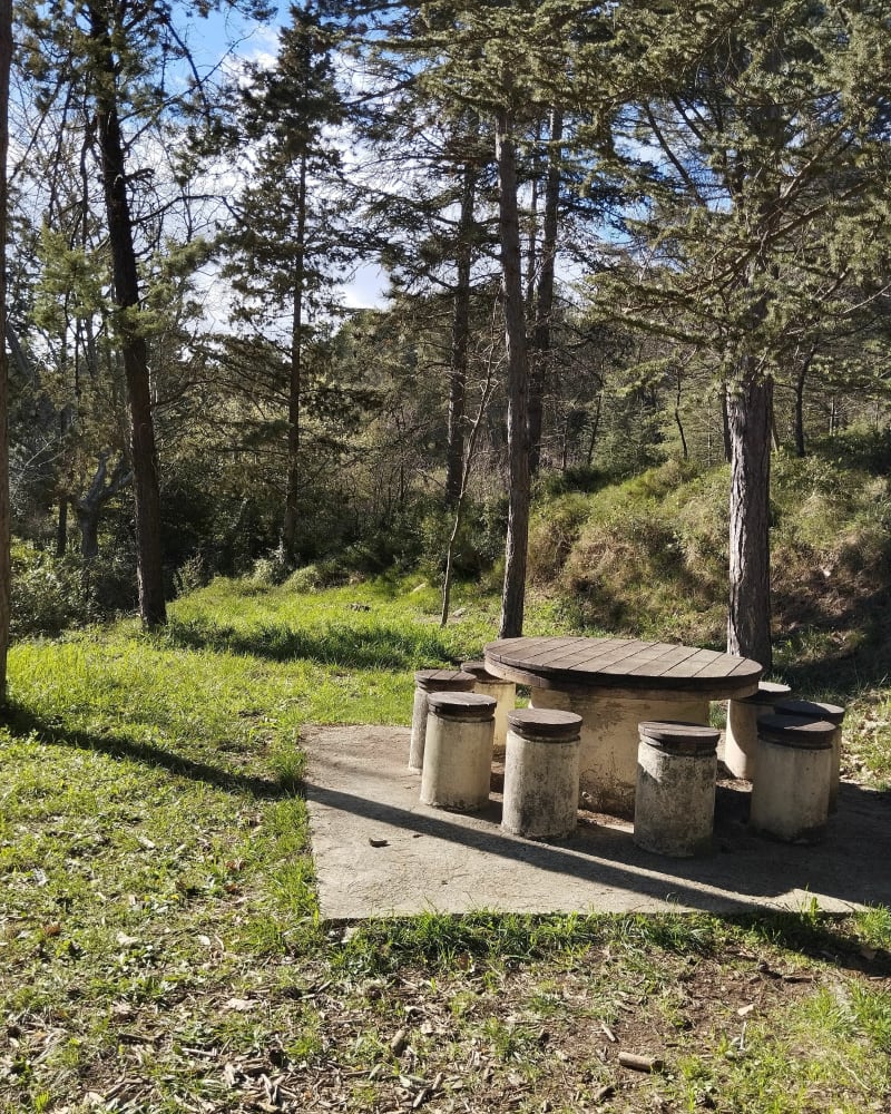 La cabane du garde à Saint-Étienne-du-Grès - Saint-Étienne-du-Grès