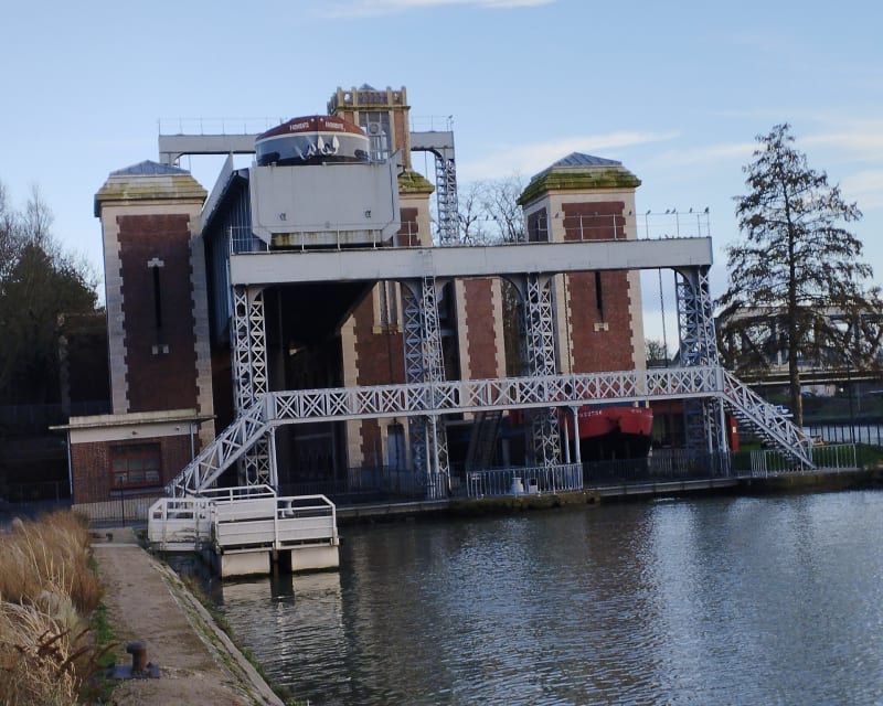 Ascenseur à bateau sur le Canal de Neufossé - Arques