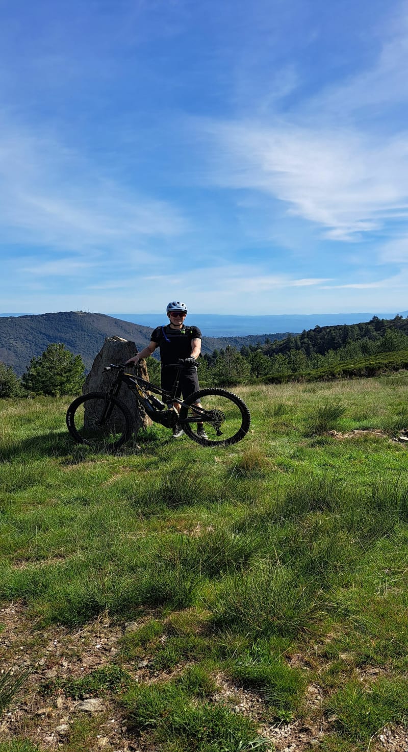 Menhir et sommet de la Fage à VTT - Gravières