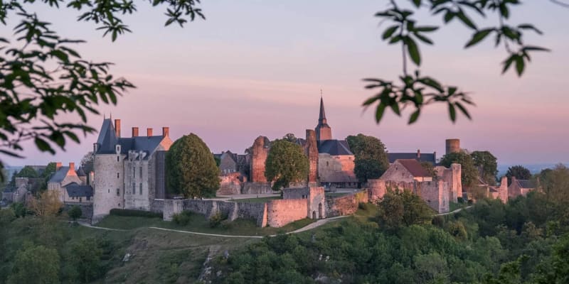 Jolie balade autour de la Cité médiévale de Sainte Suzanne - Sainte-Suzanne-et-Chammes