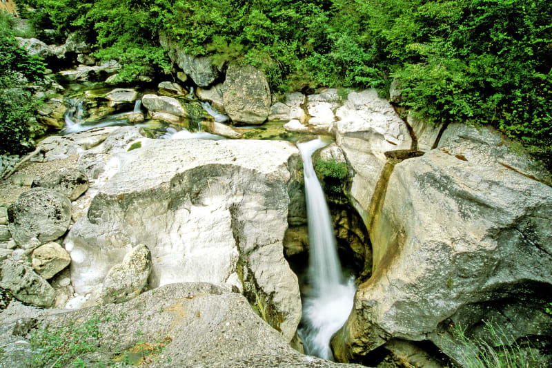 Courme-waterval en Saut du Loup langs het Foulon-kanaal - Gourdon