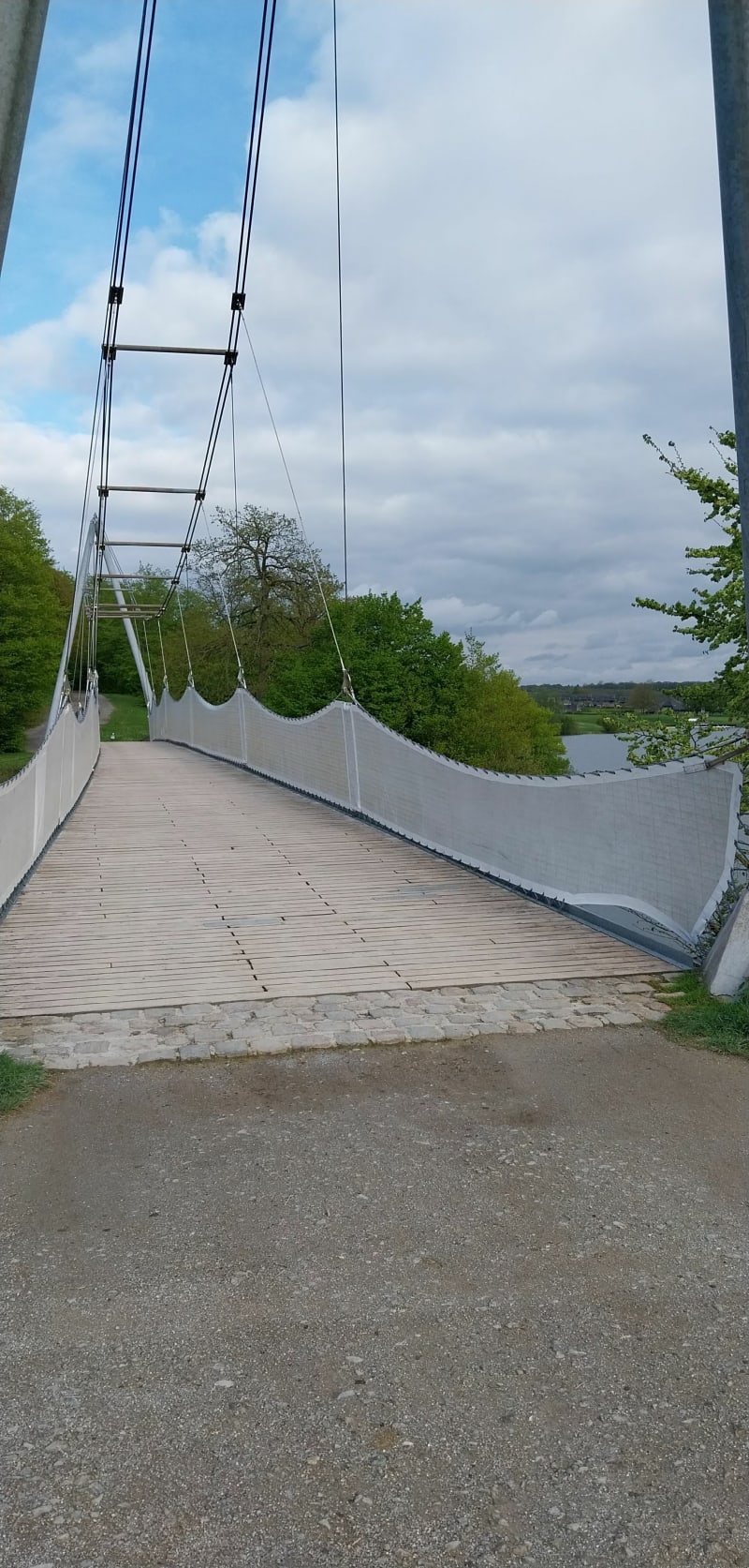 Bosroute van Valjoly langs het water - Willies