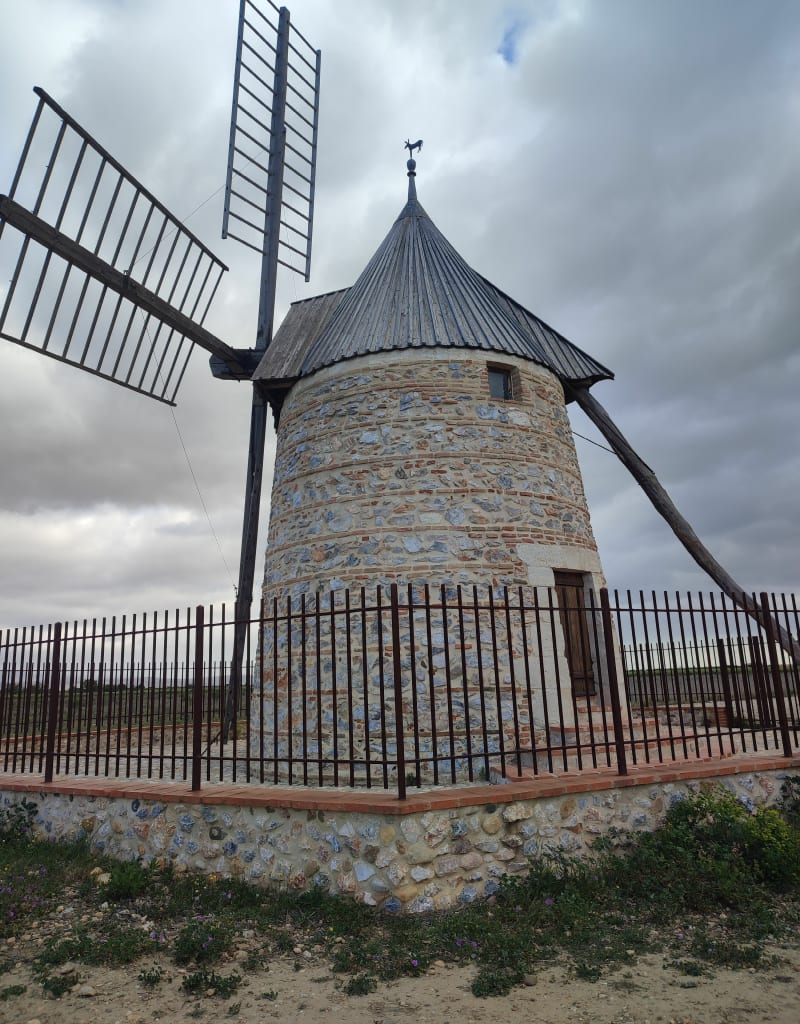 Moulin et chapelle à Claira - Claira