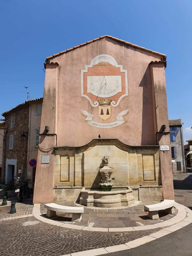 Les douanes et le village de Roquebrune-sur-Argens - Roquebrune-sur-Argens