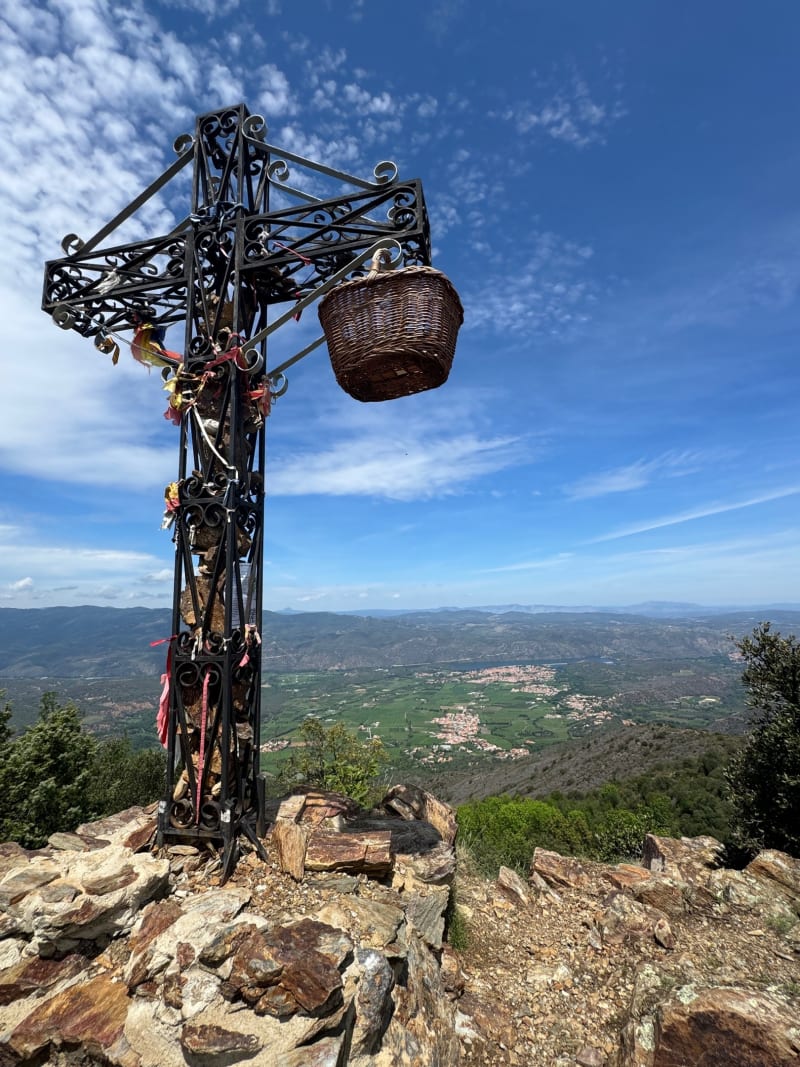 La croix du Pic de Las Feixes avec son chemin des 14 croix - Joch