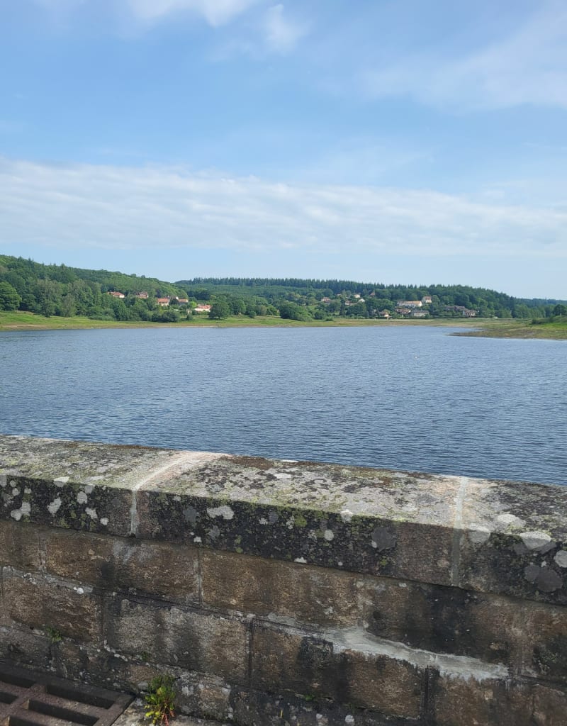 Barrage Saint Sernin  via carrière de Bouvier - Saint-Sernin-du-Bois