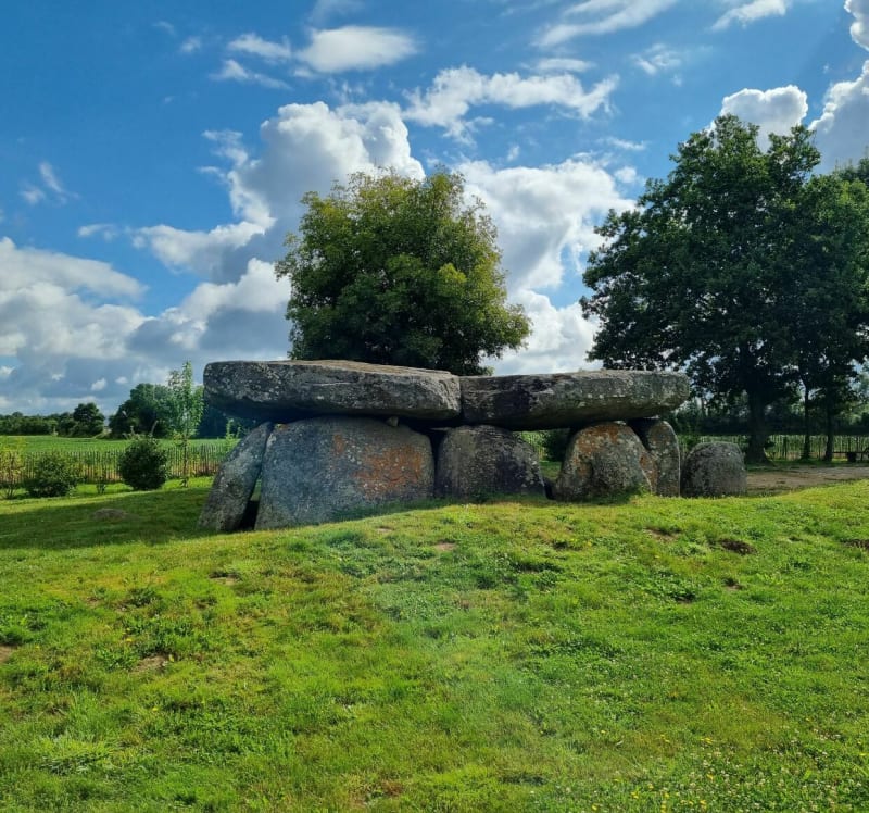 A la découverte des Menhirs et Dolmens - Angles