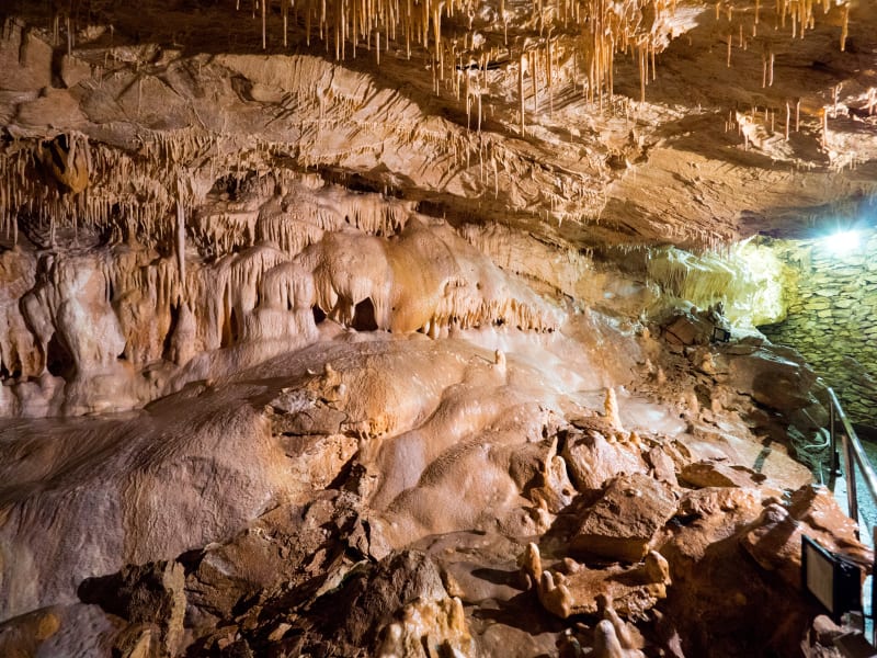 Wokół Szczytu Stroma z Ziemi Muzeum Geologiczne – odkryj tajemniczą jaskinię - Stronie Lasy