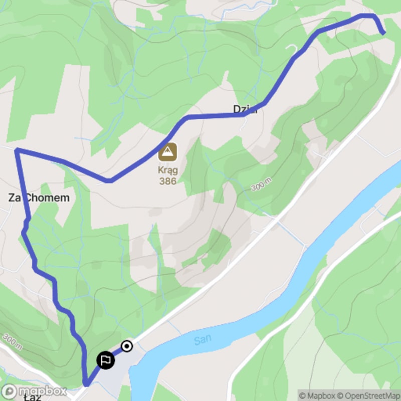 Ścieżka średnio trudna, 6,6 km długa, w Krzemiennej.\n - Krzemienna
