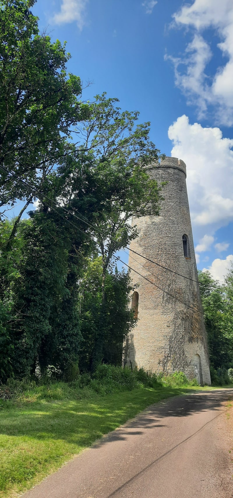 Autour de La Tour de Saussy - Saussy
