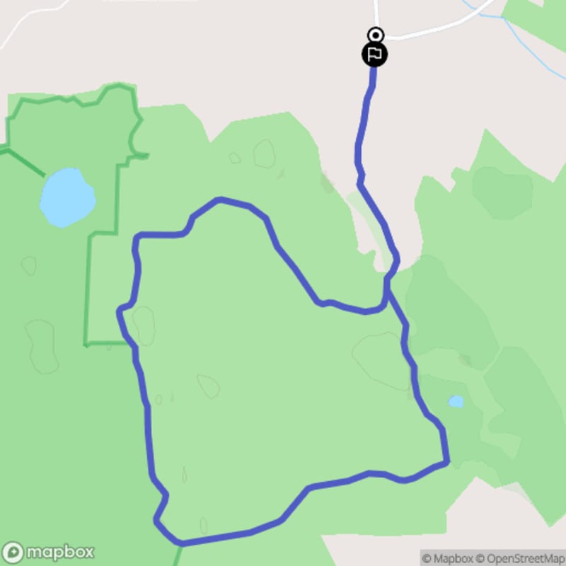 Średni poziom trudności, 8,9 km dystansowy spacer z rozpoczęciem w miejscowości Wierzchomino. - Wierzchomino