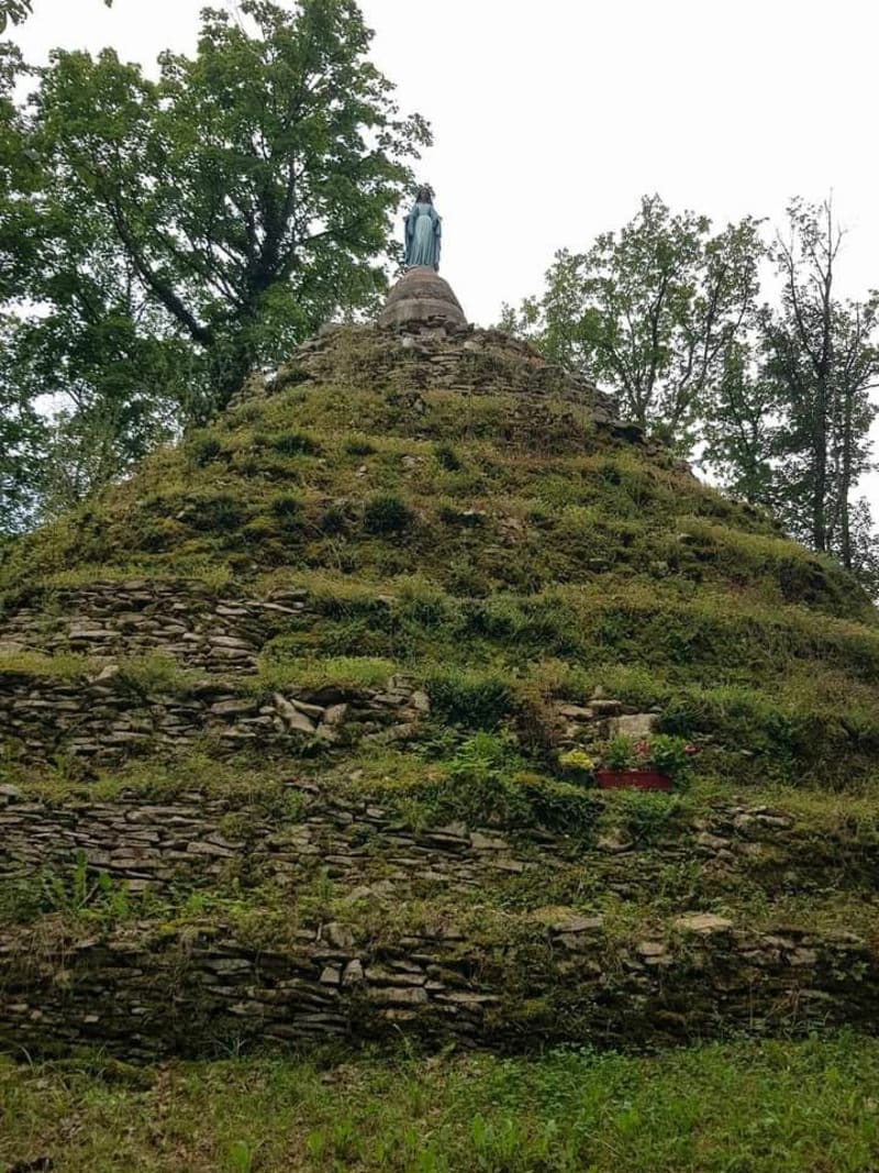 La Madonne au départ de Dampvaley les Colombes, - Dampvalley-lès-Colombe