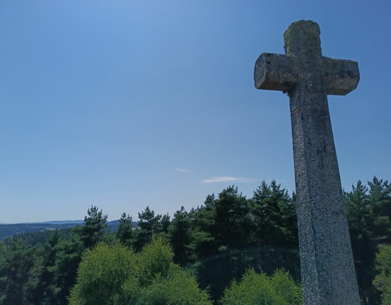 Balade depuis Saint-Just vers le calvaire de Recoux - Val-d'Arcomie