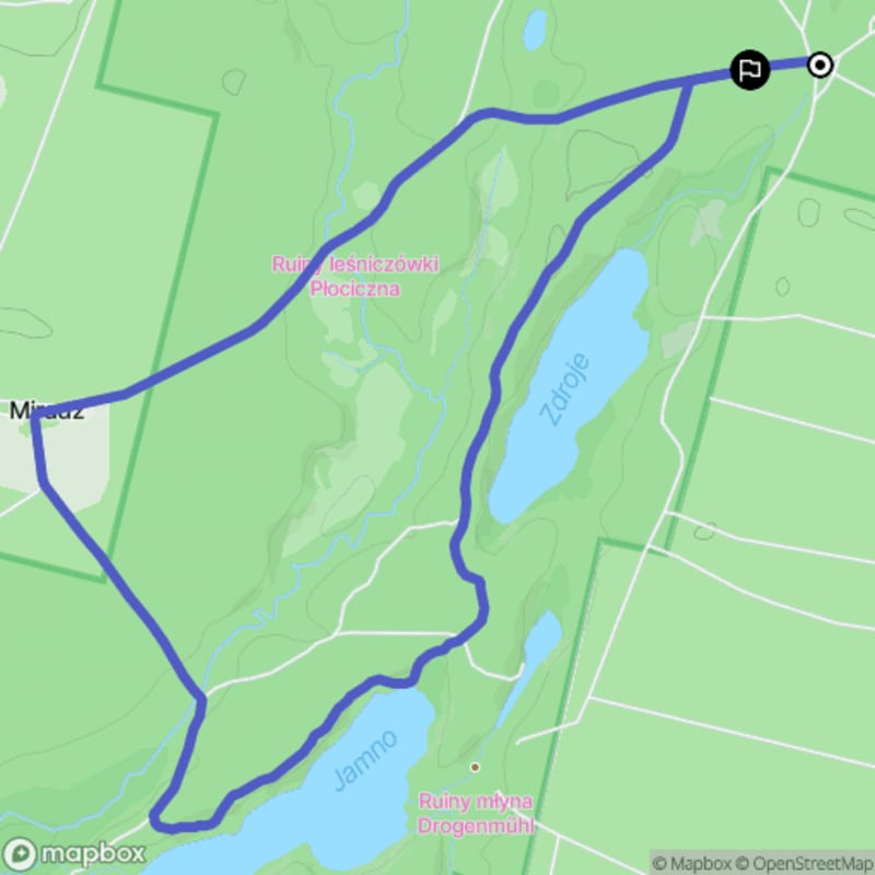 Spacer łatwy o długości 7,7 km, zaczynający się w Brzeźniaku - Brzeźniak