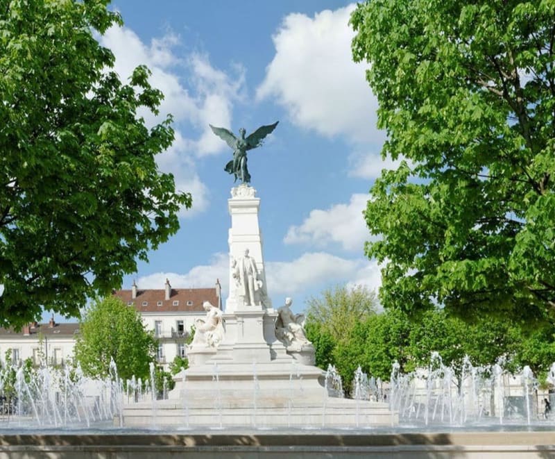Entre places et parcs de Dijon - Dijon