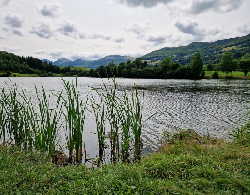 Lac des Cascades et la tour - Cheylade