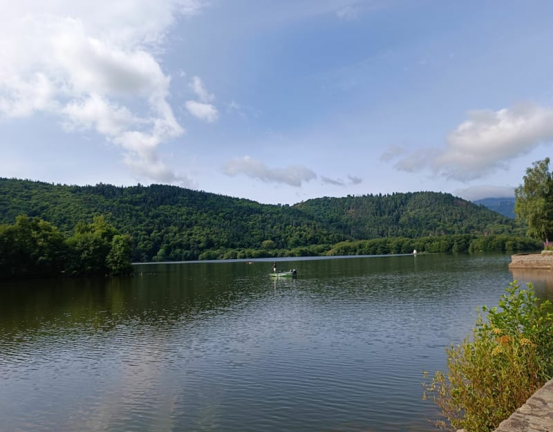 Randonnée familiale au bord du lac Chambon - Murol
