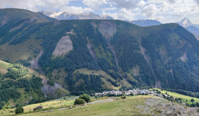 Boucle à l'Oratoire Saint-Sébastien à Besse-en-Oisans - Besse