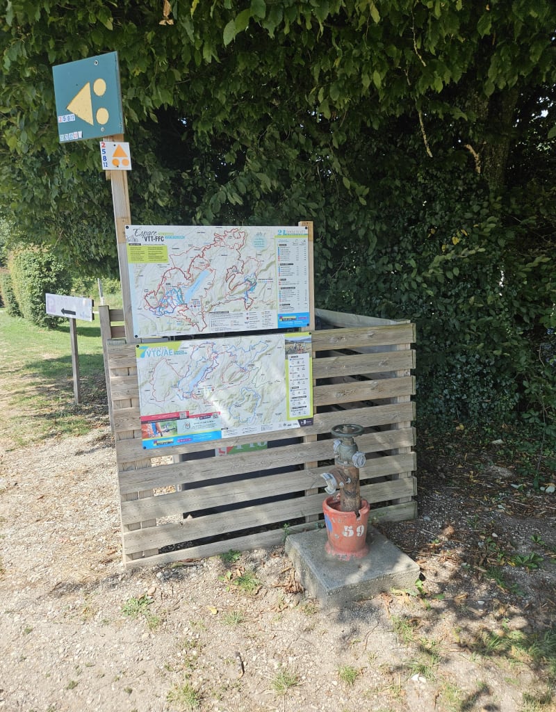 Tour de la Croix du Moine Mort, depuis la Courrerie - Oyeu