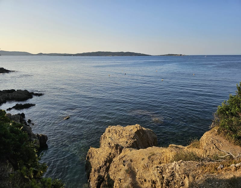 Sentier du littoral, plages et la Tour Fondue - Hyères