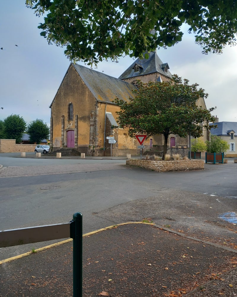 A l'intérieur des terres à Domfront-en-Champagne - Domfront-en-Champagne