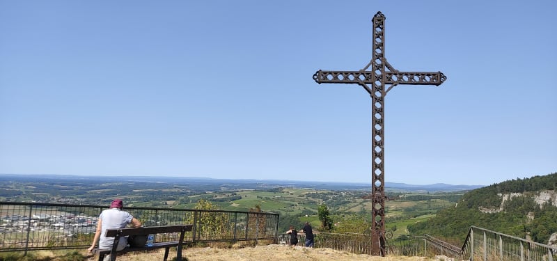 La croix du Dan et vue sur Poligny - Barretaine