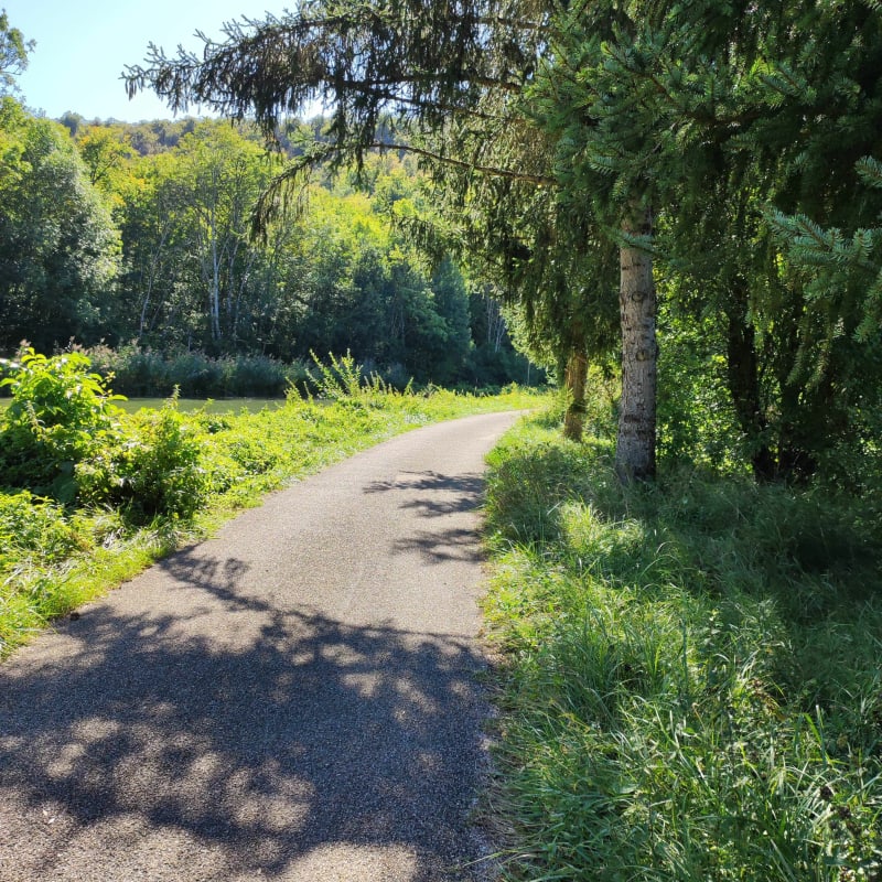 Jolie randonnée au bord du canal de Bourgogne à Sainte-Marie-sur-Ouche - Sainte-Marie-sur-Ouche