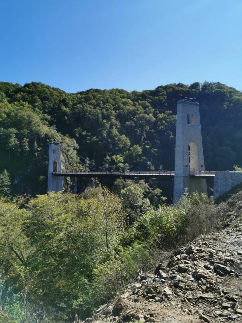 Du lac du Pont-Aubert aux Viaduc des Rochers Noirs - Soursac